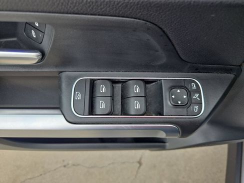 Used 2023 Mercedes-Benz GLB 250 4MATIC w/ Premium Package image 23