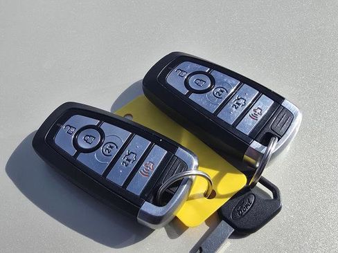 Used 2018 Ford Explorer XLT w/ Equipment Group 202A image 34