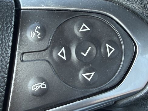 Used 2023 Chevrolet Traverse LT image 33