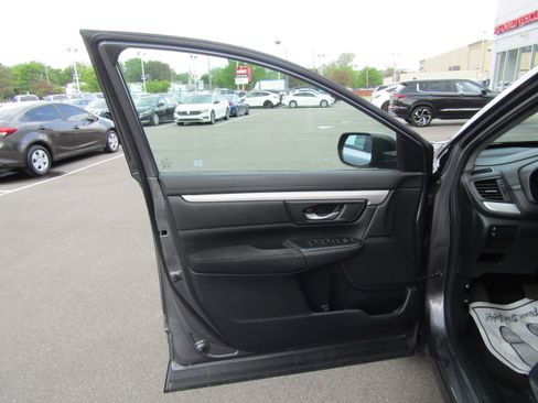 Used 2018 Honda CR-V LX image 9