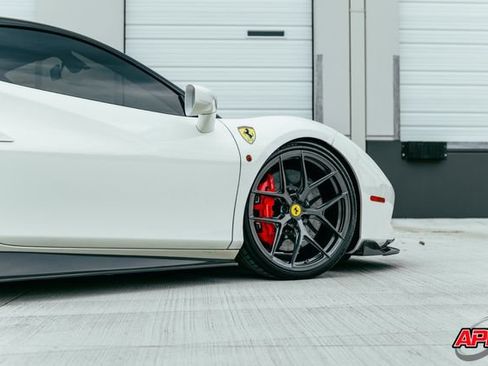 Used 2018 Ferrari 488 GTB RWD image 31