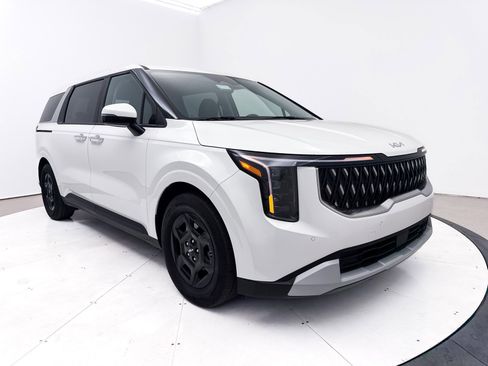 Certified 2025 Kia Carnival image 13