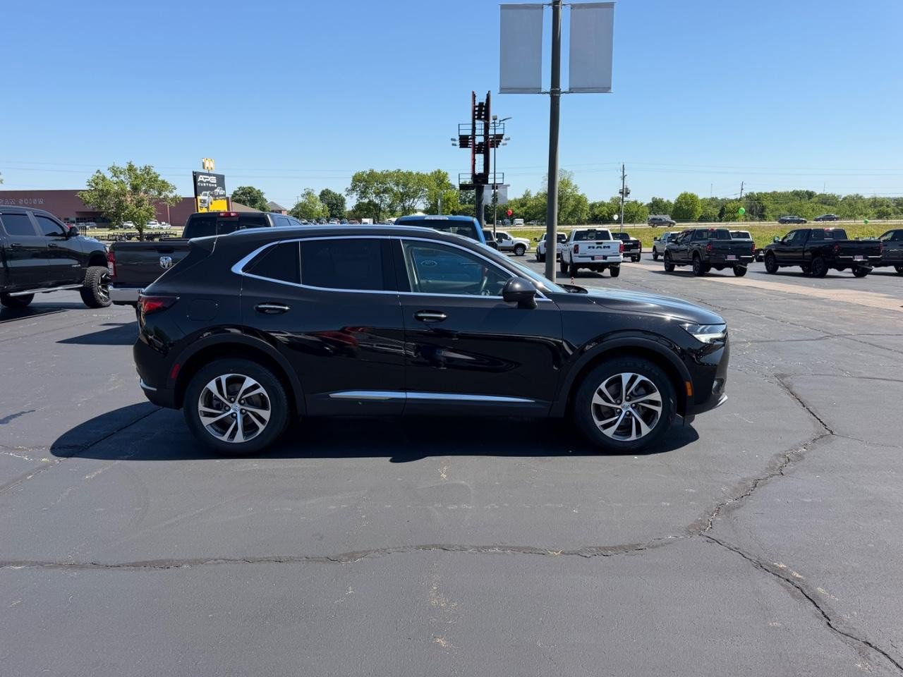 Used 2023 Buick Envision Essence FWD image 2