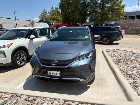 Used 2022 Toyota Venza XLE AWD/4WD image 2