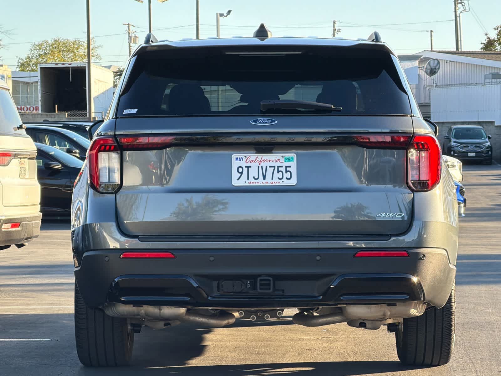 Used 2025 Ford Explorer ST-Line w/ ST-Line Street Pack AWD/4WD image 8