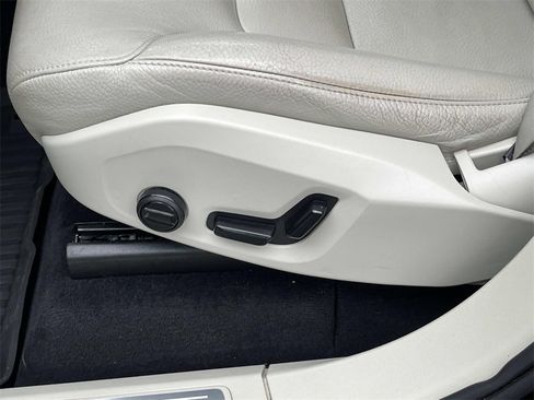 Used 2022 Volvo XC90 T6 Momentum w/ Climate Package image 27