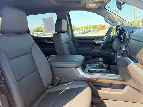 Used 2025 Chevrolet Silverado 1500 LT Trail Boss w/ LT Trail Boss Premium Package AWD/4WD image 12