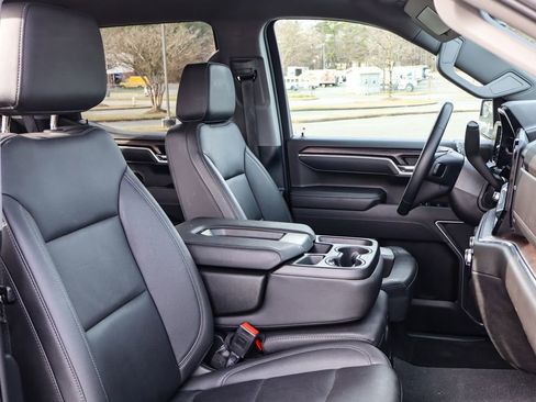 Certified 2025 GMC Sierra 1500 SLT image 13