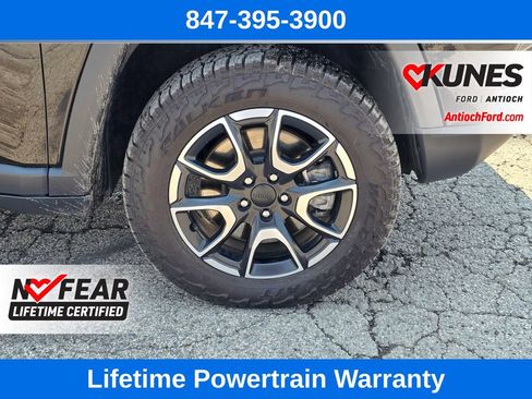 Used 2024 Jeep Compass Trailhawk AWD/4WD image 9