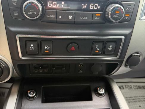 Used 2018 Nissan Titan PRO-4X w/ Pro-4x Convenience Package AWD/4WD image 19