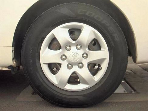 Used 2009 Kia Sedona LX image 12