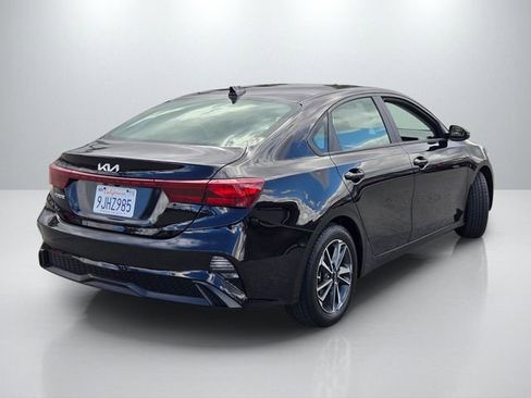 Used 2023 Kia Forte LXS w/ LXS Technology Package FWD image 4