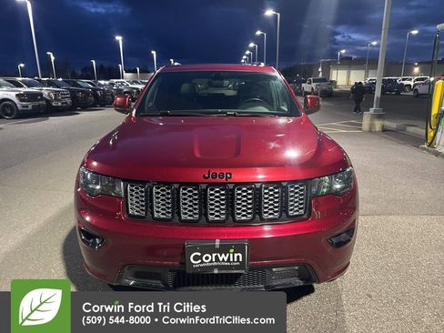 Used 2019 Jeep Grand Cherokee Altitude image 14