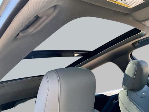 Used 2019 Cadillac XT4 Luxury w/ Cold Weather Package FWD image 14