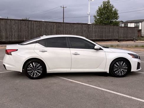 Used 2023 Nissan Altima 2.5 SV FWD image 7