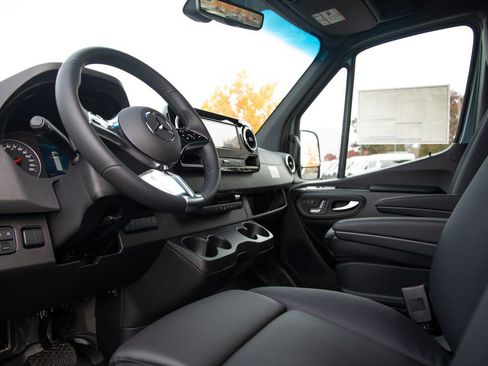 New 2025 Mercedes-Benz Sprinter 2500 image 11