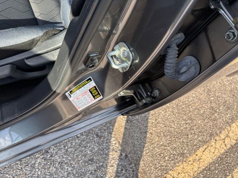 Used 2025 Nissan Versa SV FWD image 27