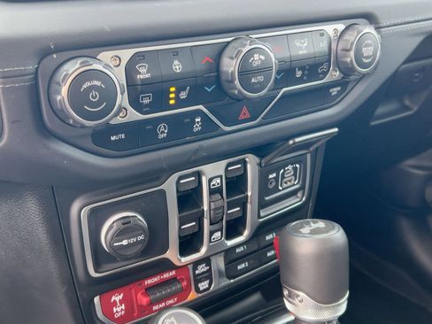 Used 2025 Jeep Wrangler Unlimited Rubicon w/ Convenience Group image 26