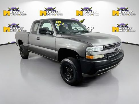 Used 2001 Chevrolet Silverado 2500 LS w/ Snow Plow Prep Pkg AWD/4WD image 3