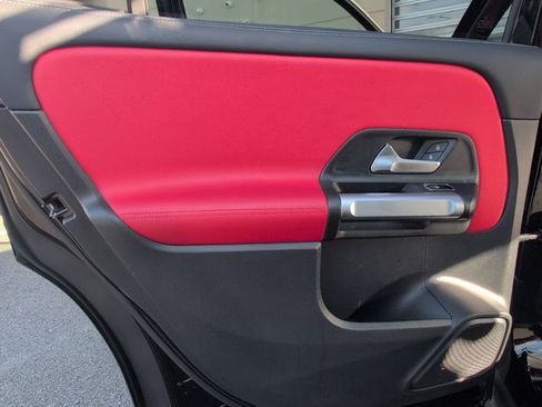 Used 2023 Mercedes-Benz GLB 250 4MATIC image 29