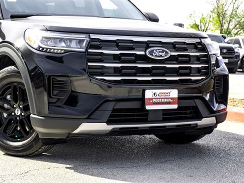 Used 2025 Ford Explorer Active image 3