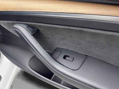 Used 2021 Tesla Model 3 Standard Range Plus image 48