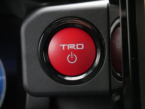 Certified 2025 Toyota 4Runner TRD Off-Road Premium image 33