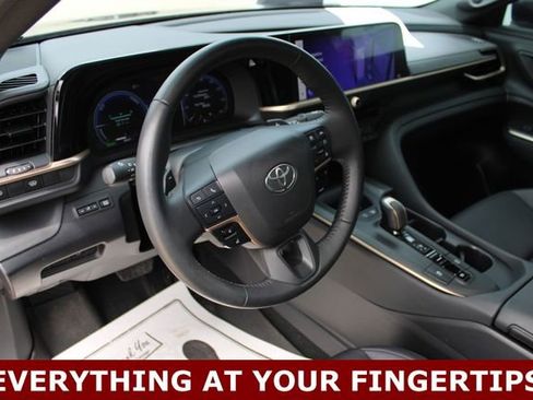 Used 2023 Toyota Crown Platinum AWD/4WD image 2