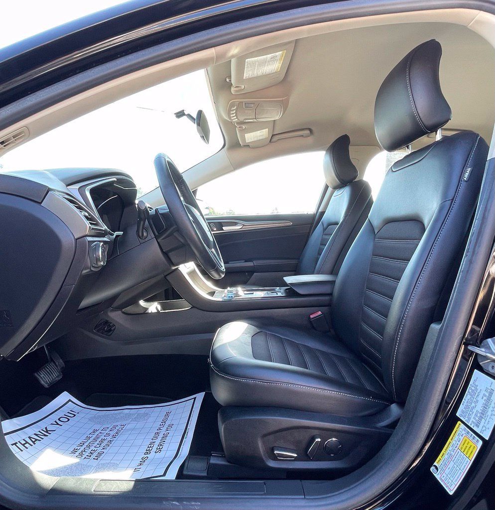 Used 2017 Ford Fusion SE w/ Equipment Group 201A FWD image 13