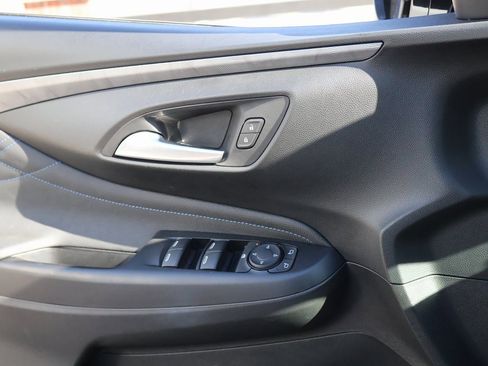 Used 2025 Buick Envista Sport Touring image 43