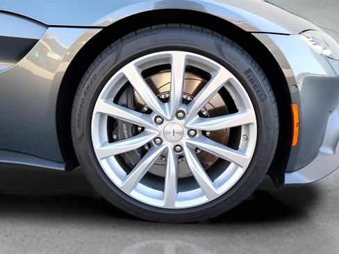 Used 2021 Aston Martin V8 Vantage Coupe image 9