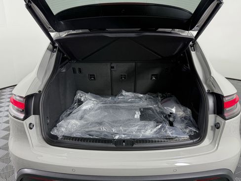 New 2025 Porsche Macan image 27