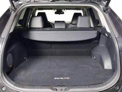 Used 2021 Toyota RAV4 XLE Premium image 14