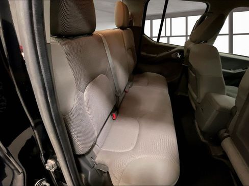 Used 2011 Nissan Frontier SV image 16