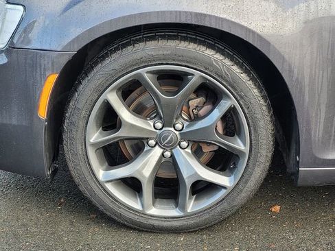 Used 2019 Chrysler 300 Limited RWD image 10