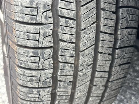 Used 2019 Toyota C-HR XLE image 32