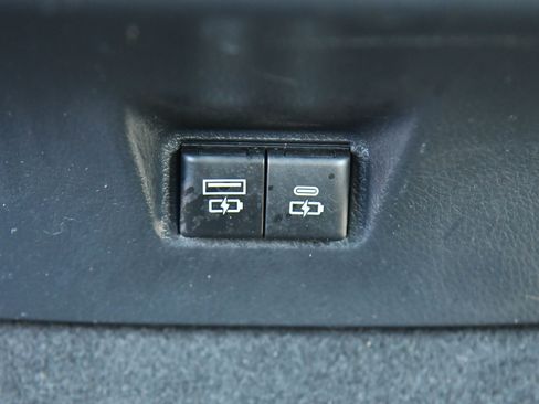Used 2025 Toyota Camry SE FWD image 40