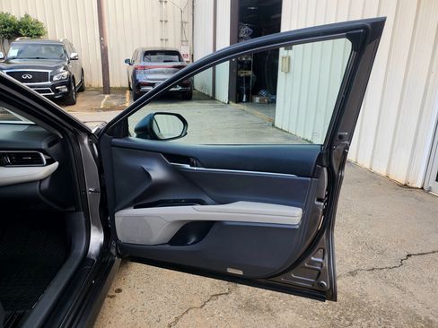 Used 2019 Toyota Camry LE FWD image 25