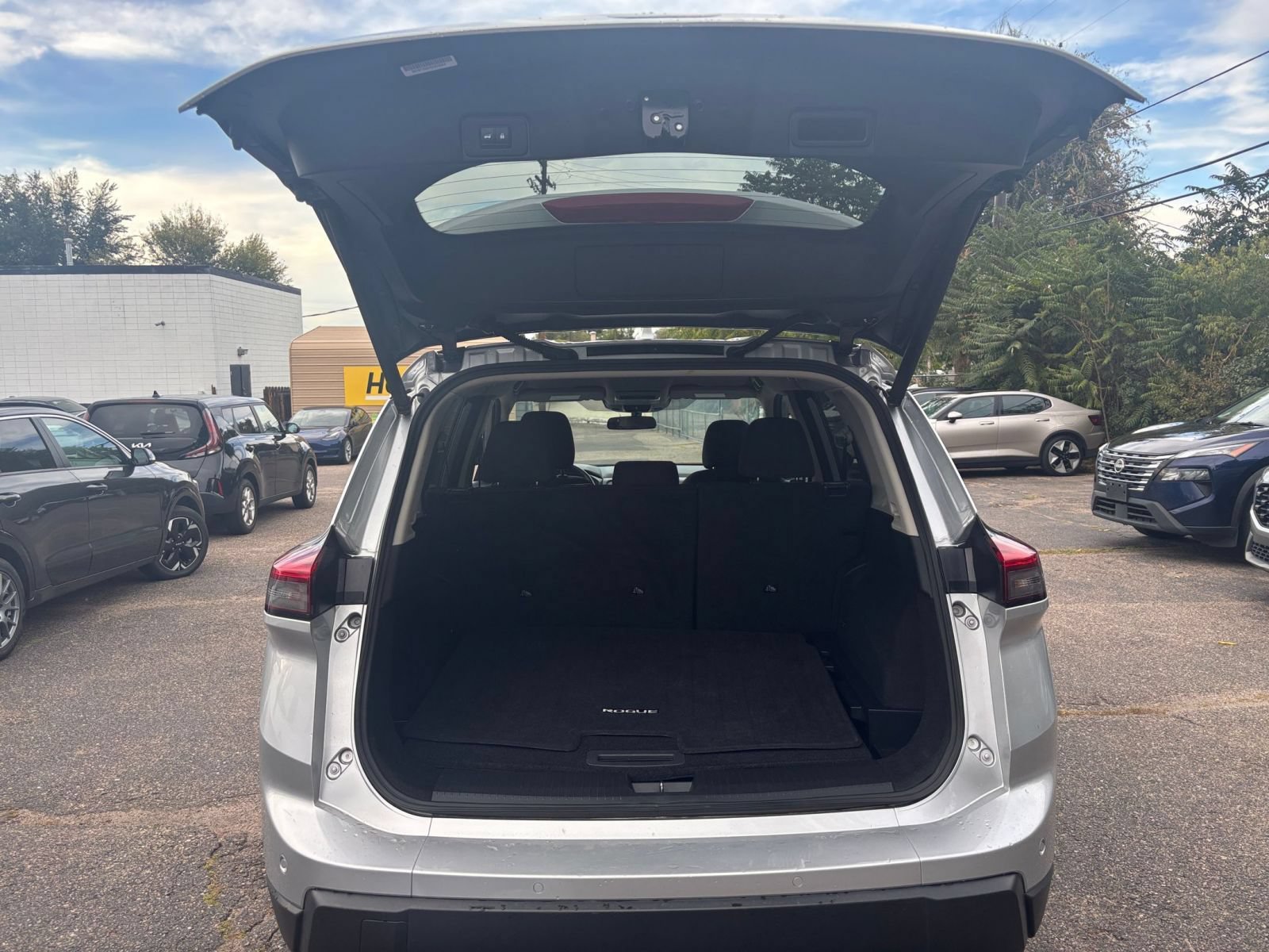 Used 2025 Nissan Rogue SV AWD/4WD image 30