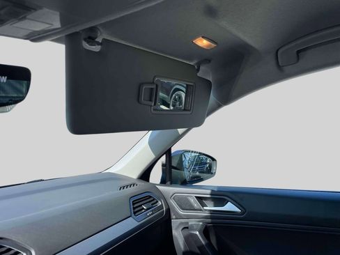 Used 2021 Volkswagen Tiguan SE image 33