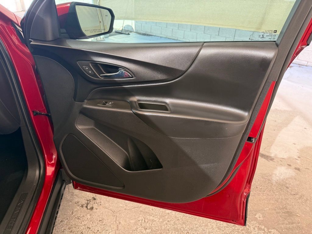 Used 2023 Chevrolet Equinox LT FWD image 11