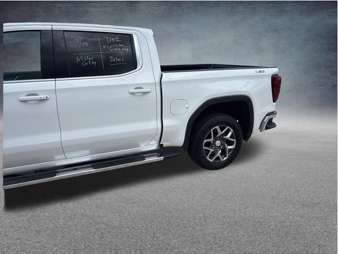 Used 2025 GMC Sierra 1500 SLE w/ X31 Off-Road Package AWD/4WD image 7
