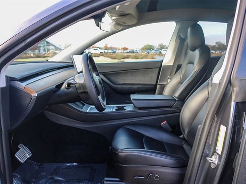 Used 2022 Tesla Model Y Performance image 16