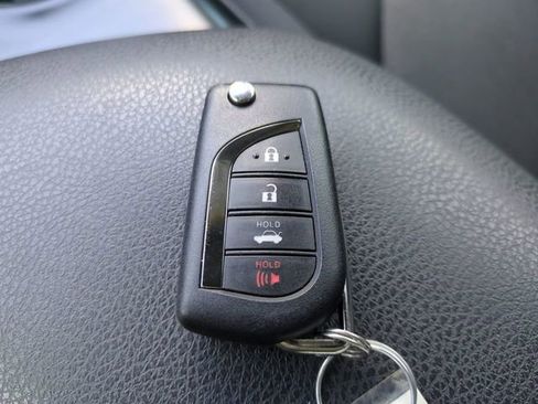 Used 2018 Toyota Camry LE FWD image 34