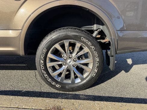 Used 2015 Ford F150 Lariat w/ Equipment Group 502A Luxury image 6