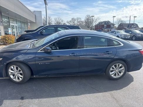 Used 2021 Chevrolet Malibu LT image 2