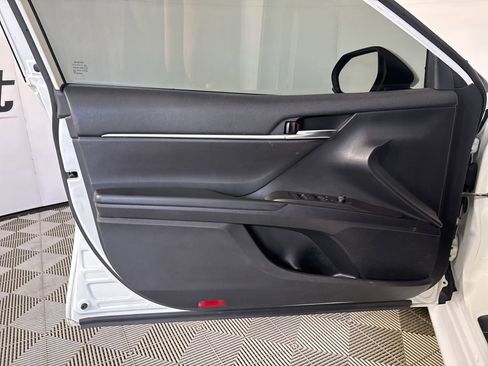 Used 2021 Toyota Camry LE FWD image 9