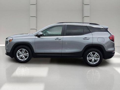 Certified 2024 GMC Terrain SLE w/ Driver Convenience Package FWD image 2