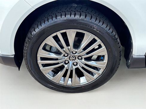 Used 2021 Toyota Venza XLE w/ Softex Package AWD/4WD image 31