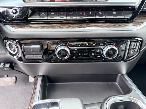 Used 2022 GMC Sierra 1500 Elevation w/ Elevation Premium Package image 17